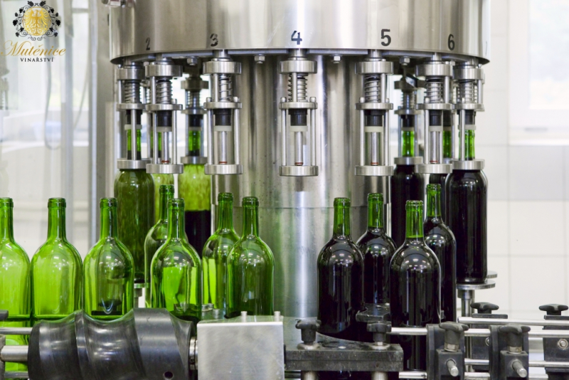 Vinaři z loňské sklizně vyrobí 705.000 hektolitrů vína