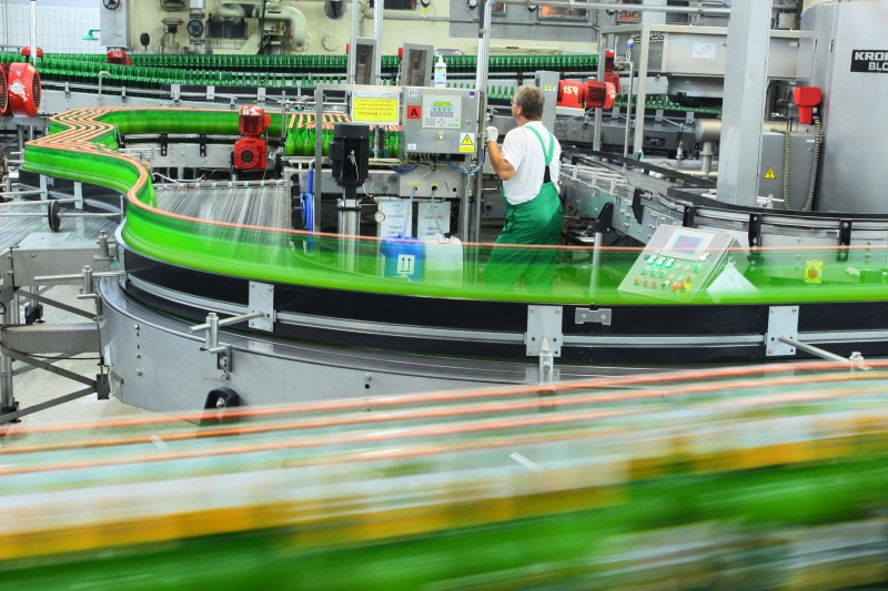 Zisk Heinekenu loni výrazně vzrostl, stoupl i odbyt piva
