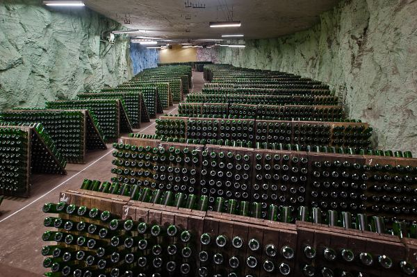 AFP: Na Ukrajině u frontové linie s Ruskem zraje šumivé víno