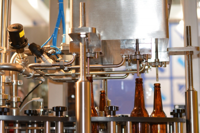 Automatický plnič piva do lahví pro minipivovary a malé pivovary s výkonem 500 lahví za hodinu od PALI.