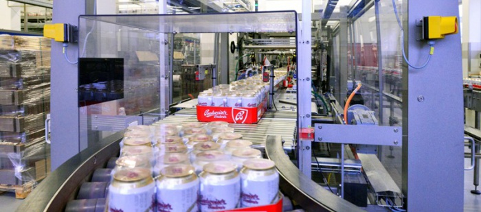 Budvar rozšíří příští rok kapacitu stáčení piva do plechovek, pivo prý prodává levně