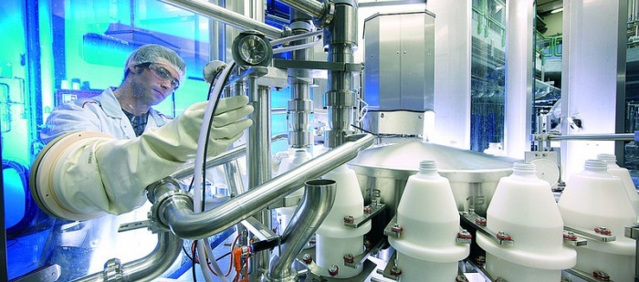 Zisk Nestlé loni překvapivě klesl, na vině byla slabší poptávka