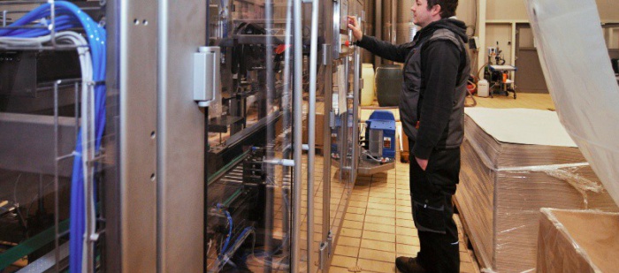 Vinný dům z Bzence letos vyrobí 3,5 milionu litrů vína, pomáhá i automatizovaná linka na bag-in-boxy