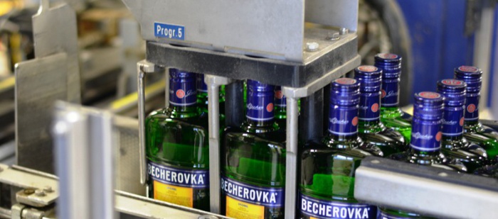 Becherovka dosáhla rekordního exportu, chce expandovat i na západ