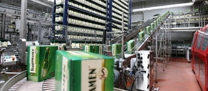 Prodeje Pivovarů Staropramen loni stagnovaly, celý trh prý klesl