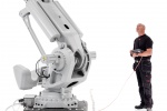 ABB představila svého historicky největšího robota