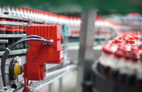 Firmě Coca-Cola HBC loni klesl zisk o pětinu na 288 milionů korun