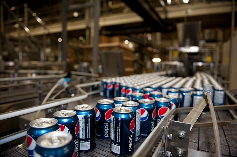 Růst tržeb firmy PepsiCo zpomalila slabší poptávka po pochutinách, akcie klesly