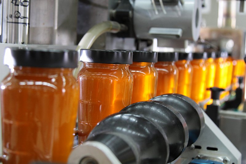 Letošní produkce medu v ČR bude podle odhadu svazu i prodejce mírně nadprůměrná